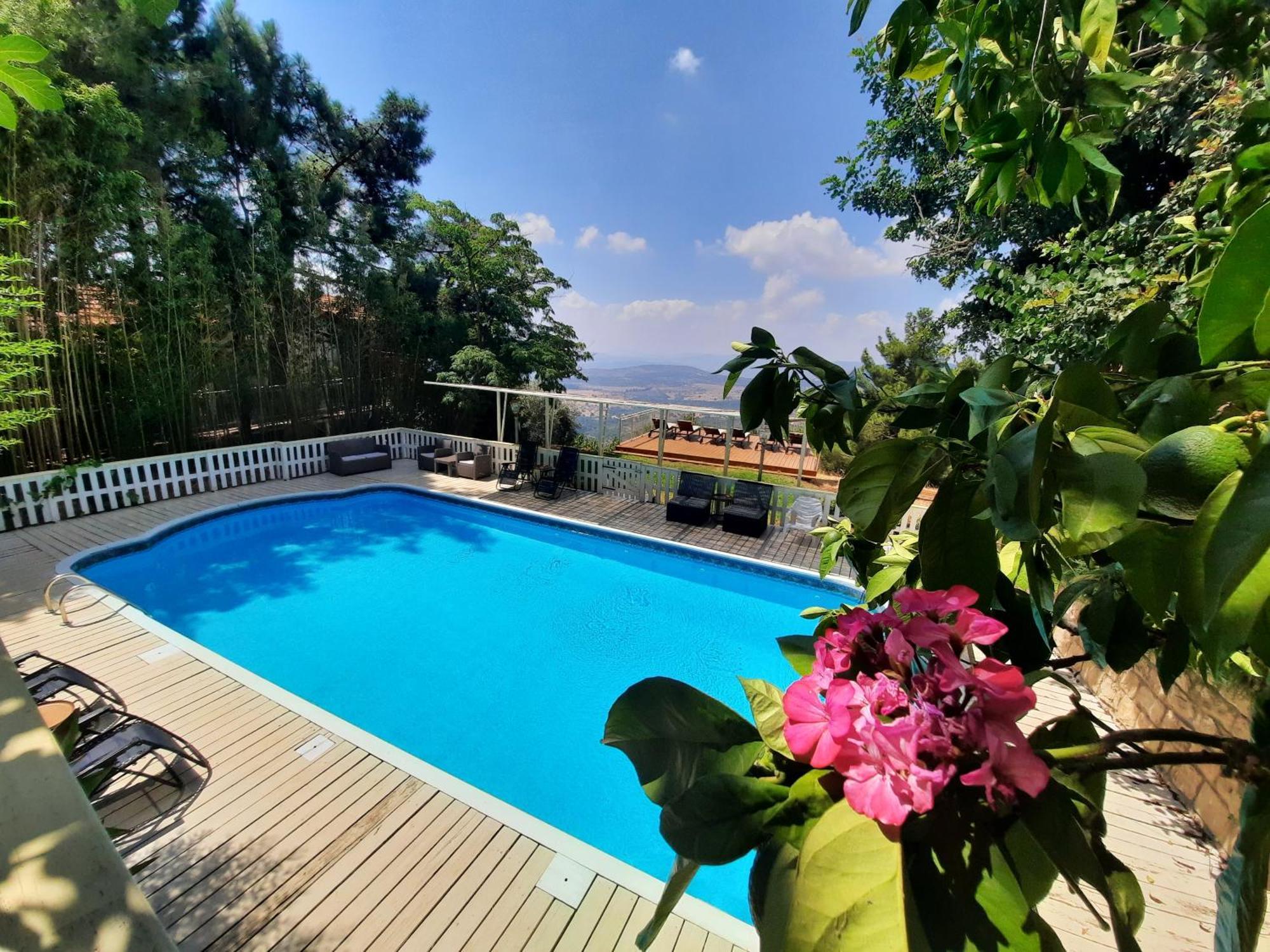 Ha'Seuda Ha'Achrona Suites Amirim Exterior photo