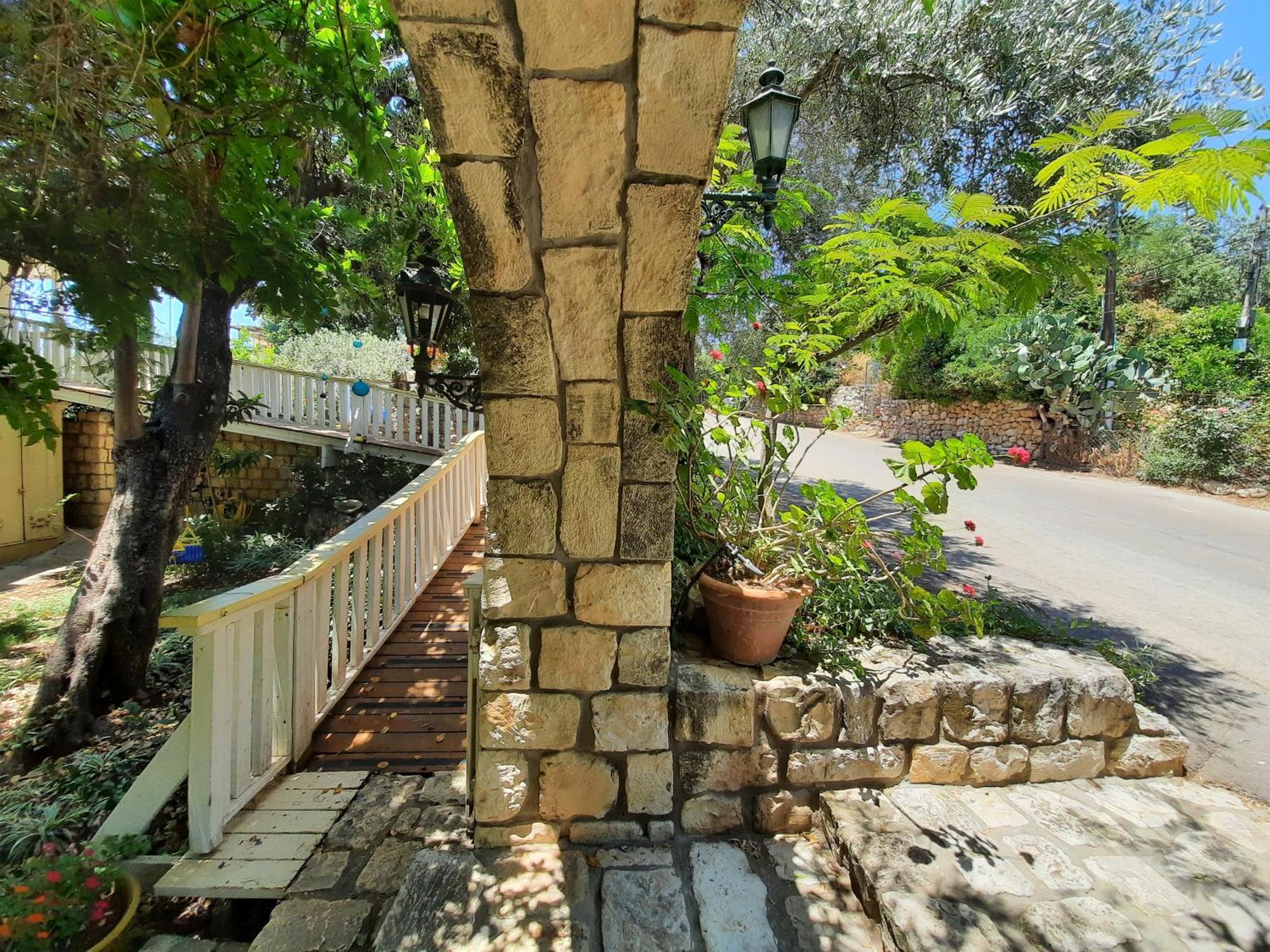 Ha'Seuda Ha'Achrona Suites Amirim Exterior photo