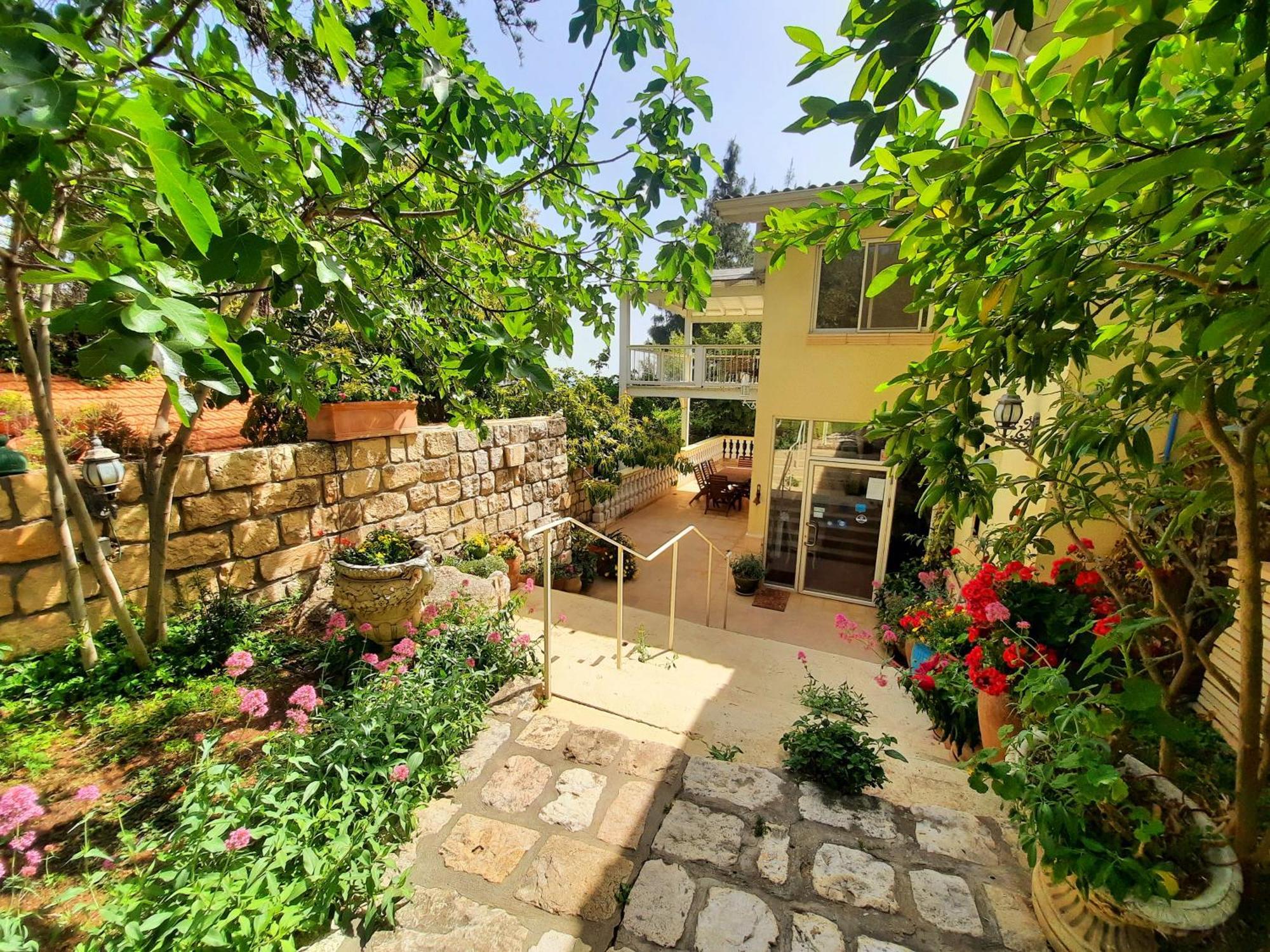 Ha'Seuda Ha'Achrona Suites Amirim Exterior photo