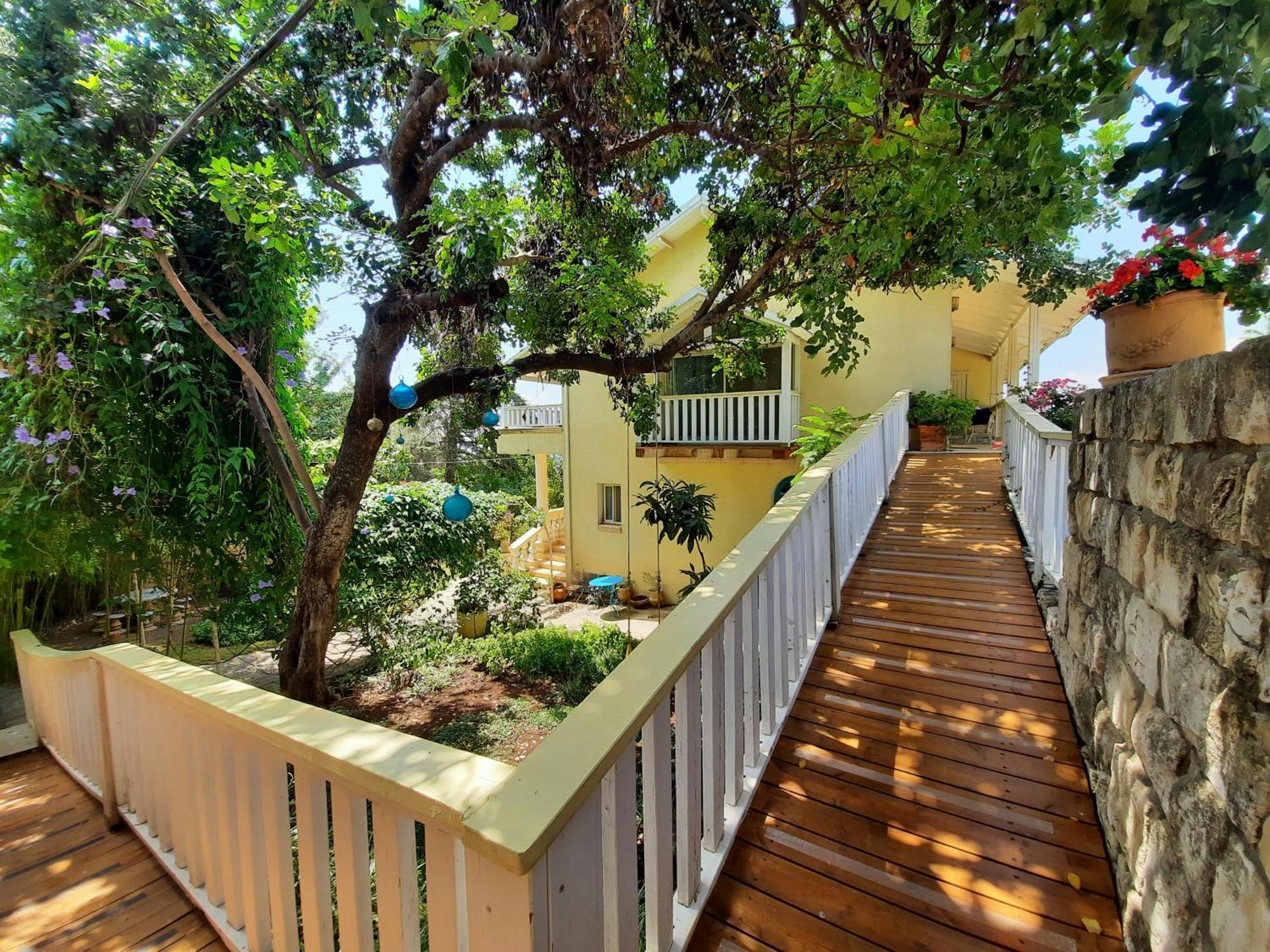 Ha'Seuda Ha'Achrona Suites Amirim Exterior photo