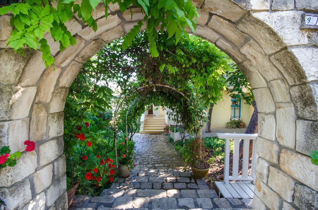 Ha'Seuda Ha'Achrona Suites Amirim Exterior photo